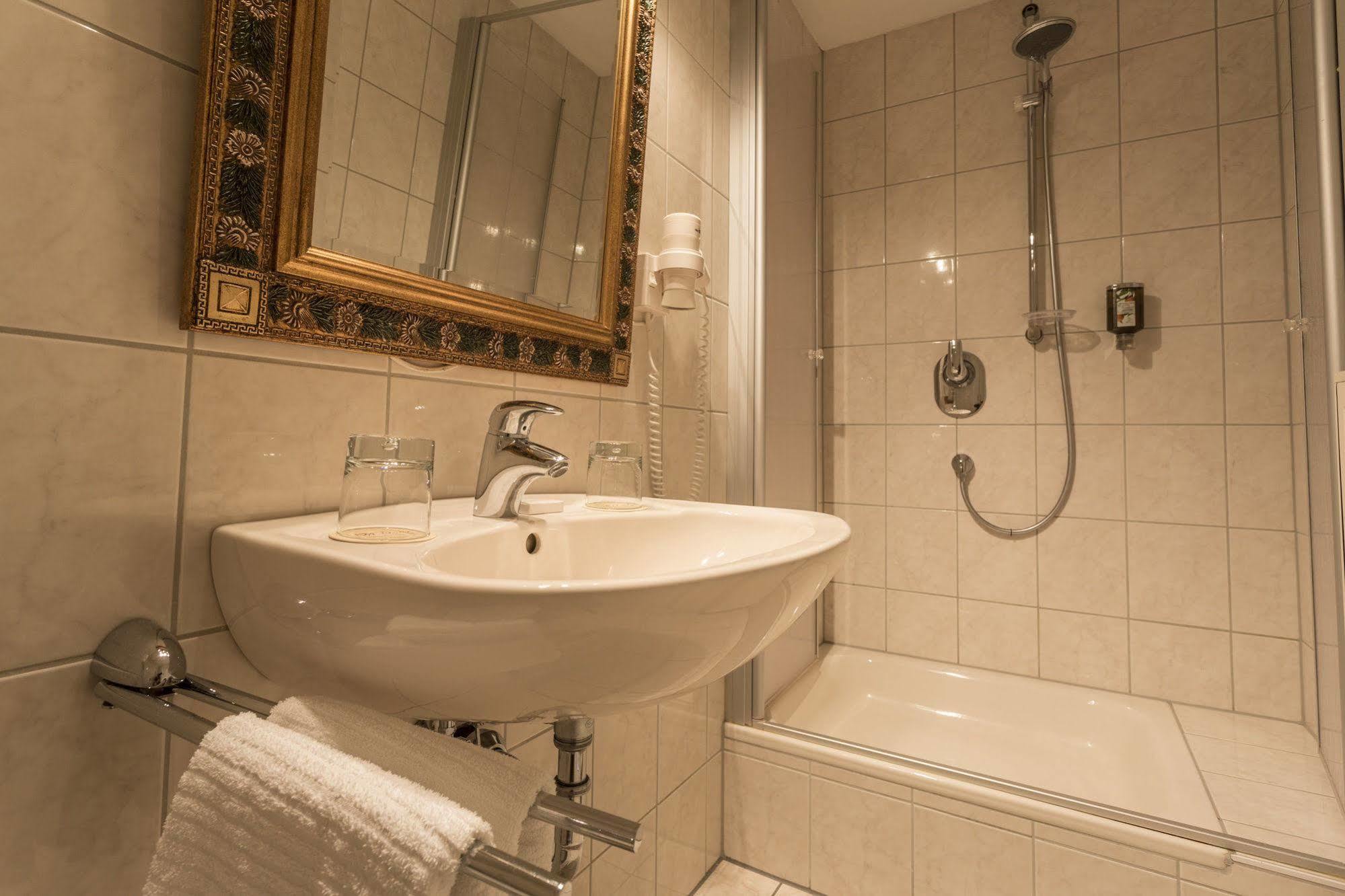 Meiser Altstadt Hotel ดิงเคลส์บืล ภายนอก รูปภาพ
