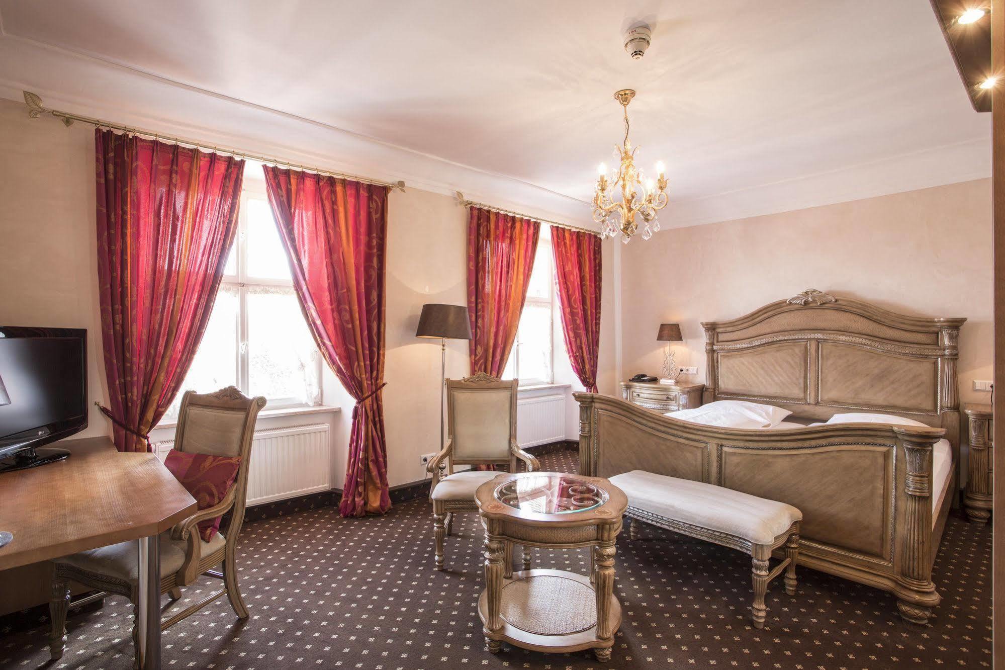Meiser Altstadt Hotel ดิงเคลส์บืล ภายนอก รูปภาพ